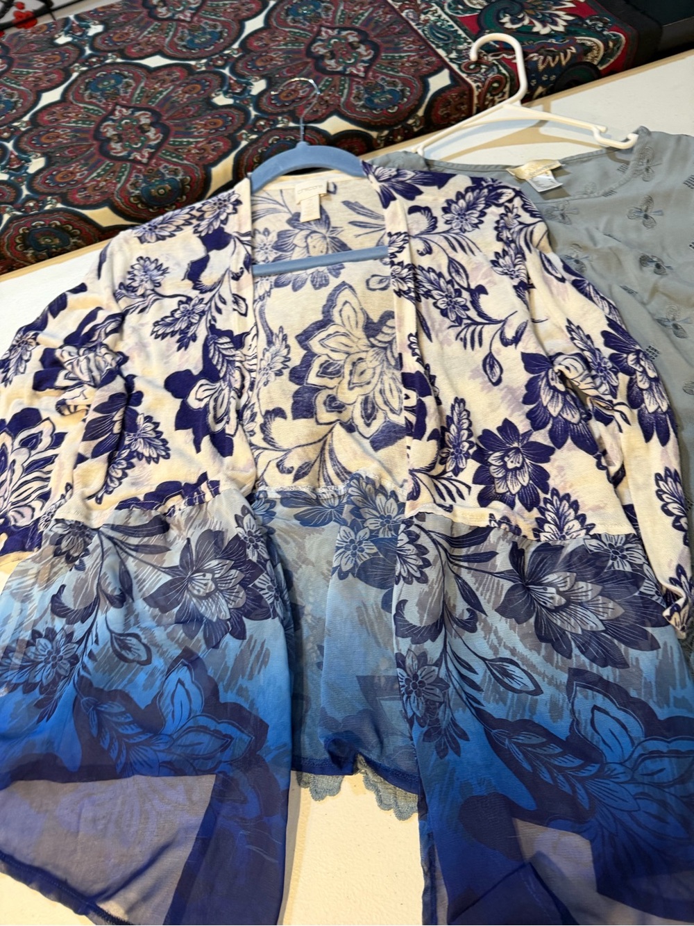 FIRM PRICE - LOT OF 10-small/medium tops - Picture 10 of 11